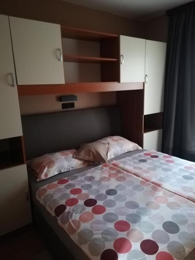 Apartmani Danijela Tomicic โลปาร์ ภายนอก รูปภาพ