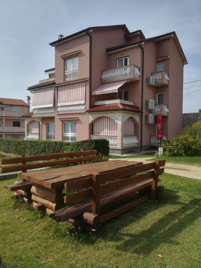 Apartmani Danijela Tomicic โลปาร์ ภายนอก รูปภาพ